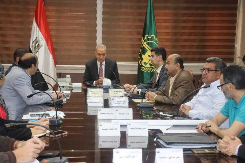 محافظ القليوبية يناقش استكمال المرحلة (ج) من ممشى أهل مصر ببنها
