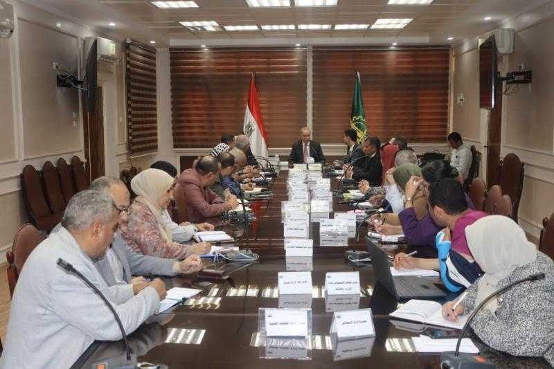 محافظ القليوبية يبحث مع البنك الدولي عددا من المشروعات المشتركة