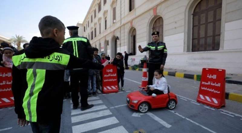 الداخلية تُشارك الأطفال الأيتام الإحتفال بيوم اليتيم  وتوزيع هدايا عليهم 