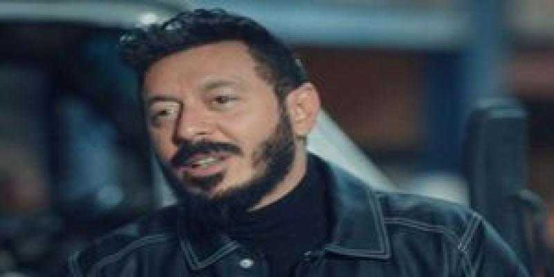 مصطفى شعبان ينتهي من تصوير المعلم.. الليلة