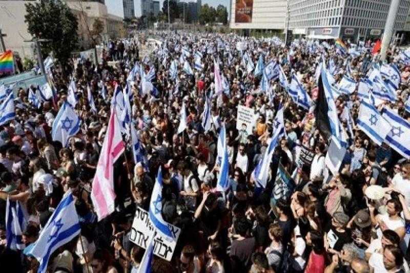 المظاهرات تتواصل في تل أبيب للمطالبة بإطاحة نتنياهو.. «فيديو»