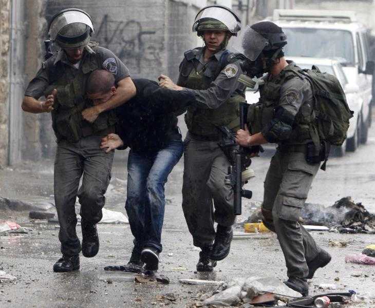 جيش الاحتلال يعتقل 15 فلسطينيا من الضفة الغربية