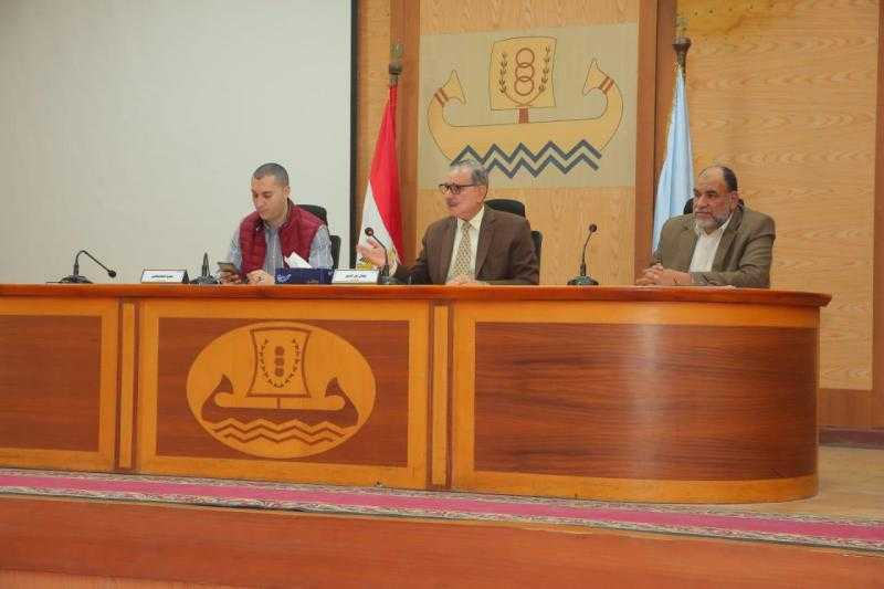 محافظ كفرالشيخ يعقد اجتماعا لمتابعة تطبيق تعريفة نقل الركاب بالمواقف