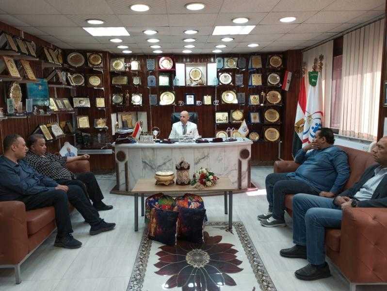 وكيل وزارة الصحة بالشرقية يجتمع بمديري الإدارات الفنية لمناقشة تطوير منافذ الخدمة الطبية