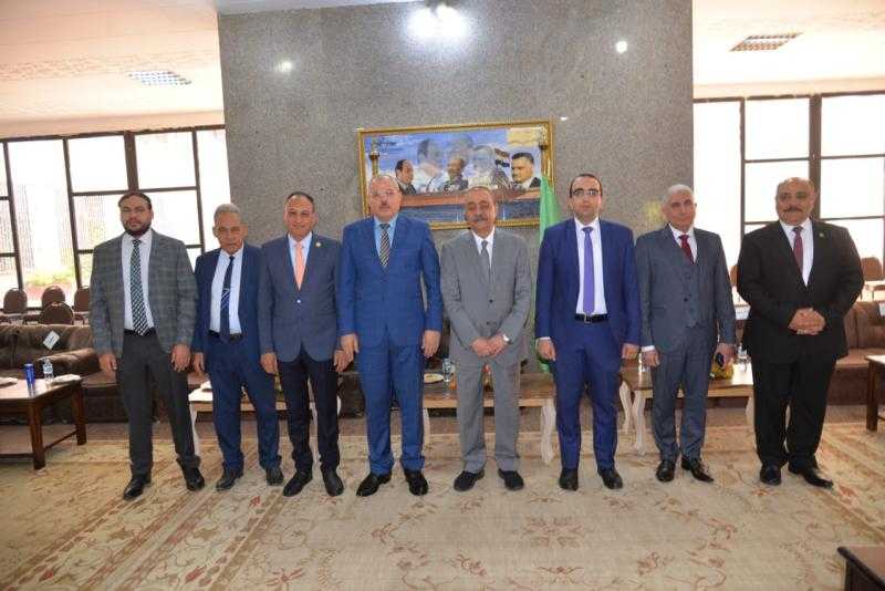 محافظ الإسماعيلية يستقبل المهنئين بعيد الفطر المبارك بديوان عام المحافظة