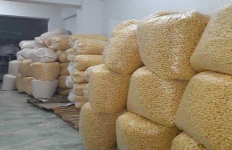 ضبط مصنع مقرمشات فاسدة 