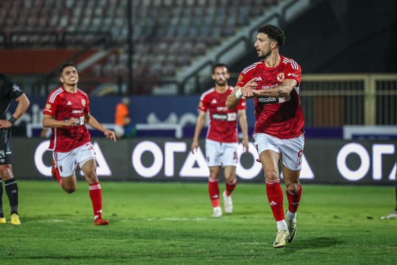 الاتحاد الإفريقي يكشف عن حكام مباراة الأهلي ومازيمبي بدوري الأبطال