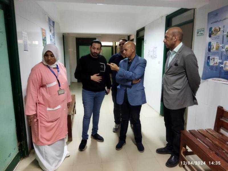 وكيل وزارة الصحة بالشرقية يتفقد سير العمل بوحدة طب الأسرة بالجديدة في منيا القمح