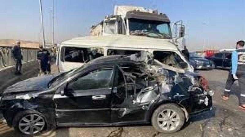 إصابة 6 أشخاص في حادث تصادم سيارتين بالطريق الدولي