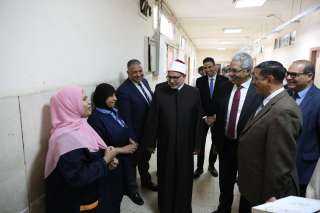 رئيس جامعة الأزهر يستقبل الموظفين بعد عودتهم من إجازة عيد الفطر