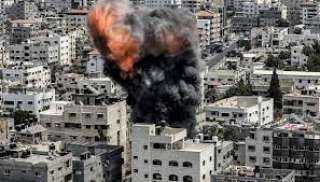 إعلام فلسطيني: الاحتلال ينسف منازل سكنية شمال النصيرات وسط غزة