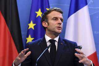الرئيس الفرنسي: يجب توسيع نطاق العقوبات على ايران