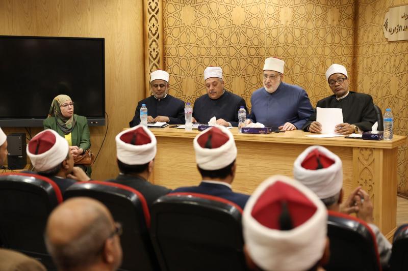 خلال الاجتماع 