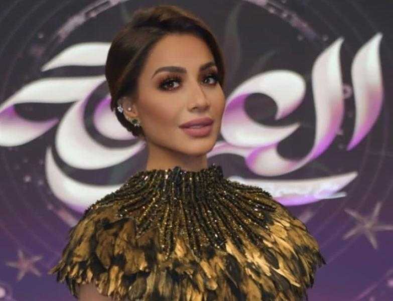 بسمة وهبة تحتفل باختيار برنامجها الأفضل من «ET بالعربي»