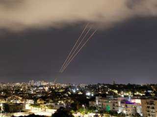 طائرات الاحتلال تقصف مخيم النصيرات وسط قطاع غزة