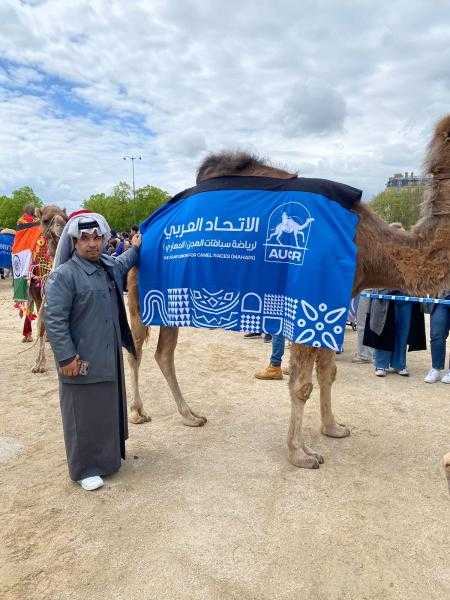 مشاركة ناجحة للاتحاد العربي لسباقات الهجن بمسيرة الإبل في باريس