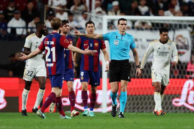القنوات الناقلة لمباراة كلاسيكو الأرض بين برشلونة وريال مدريد في الدوري