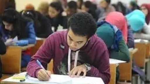 ضبط 3 متهمين روجوا لبيع «سماعات أذن» لاستخدامها... ضبط 3 متهمين روجوا لبيع «سماعات أذن» لاستخدامها في أعمال الغش بالامتحانات