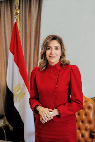 وزيرة الثقافة 