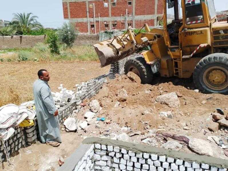 تنفيذ إزالة فورية لحالة تعد بالبناء المخالف بمركز ومدينة أبوصوير بالإسماعيلية