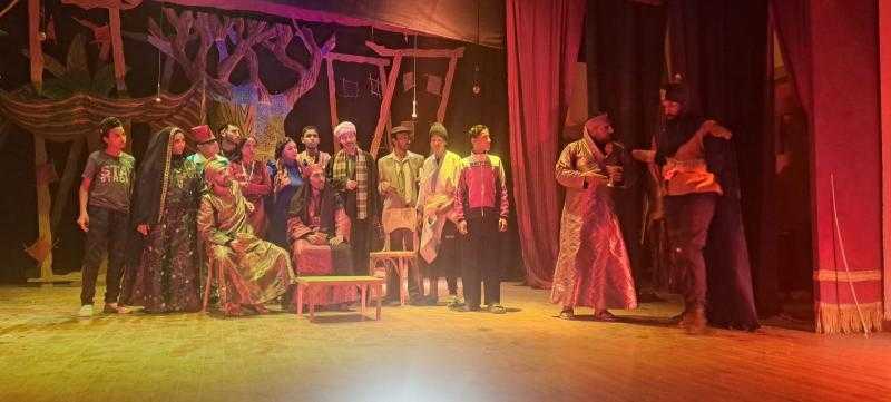 فرقة ثقافة فيصل بالسويس تقدم العرض المسرحي غائب لا يعود