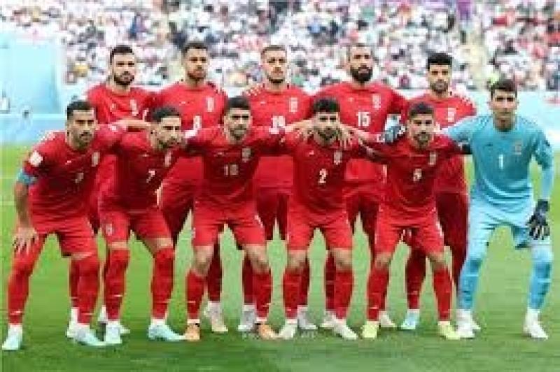 إيقاف حارس منتخب إيران بسبب حضن فى أرض الملعب.. فيديو