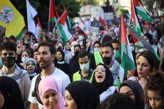 رئيس الإمارات وملك البحرين يؤكدون ضرورة حصول الفلسطينيين على حقوقهم