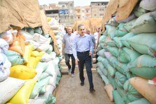 محافظ الغربية يتابع أعمال توريد القمح بشونة محلة أبو علي