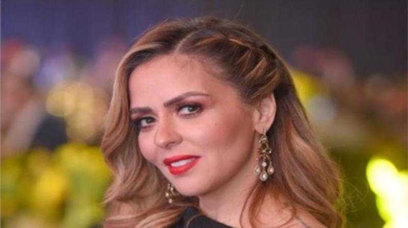 مها الصغير تكشف تفاصيل رسالتها الغامضة عن الطلاق