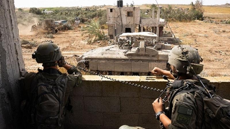 ضباط وجنود من لواء المظليين الإسرائيلي