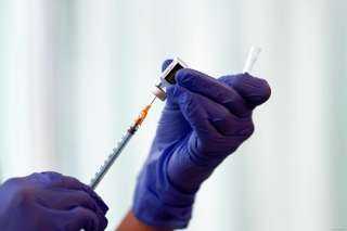 استشاري طب وقائي: منظمة الصحة العالمية أشادت بإنجازات مصر في اللقاحات