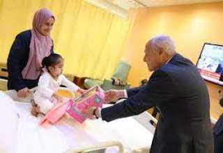 أبو الغيط يزور أطفال جرحى من غزة فى مستشفى سدرة بالدوحة