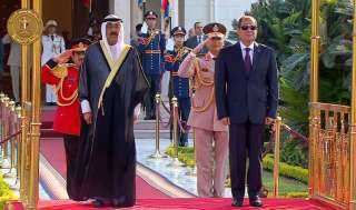 الرئيس السيسي وأمير الكويت يستعرضان حرس الشرف بقصر الاتحادية