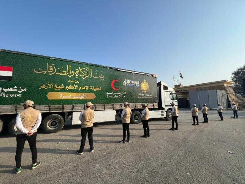 القافلة السابعة لبيت الزكاة والصدقات تعبر ميناء رفح البري في طريقها إلى غزة