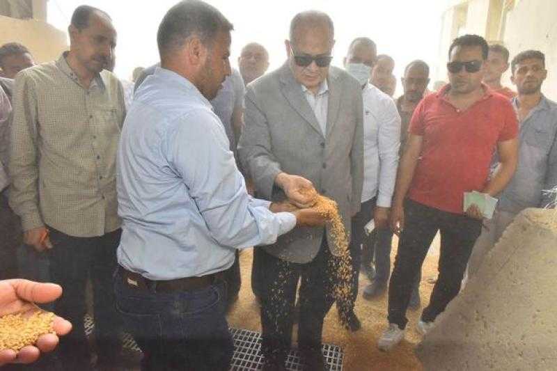 محافظ أسيوط: حصاد 101 ألف فدان قمح وتوريد 35 ألف طن للشون والصوامع منذ بدء موسم التوريد وحتى اليوم