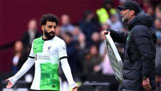 لاعب وست هام يكشف حديث كلوب مع محمد صلاح في مشادة مباراة ليفربول