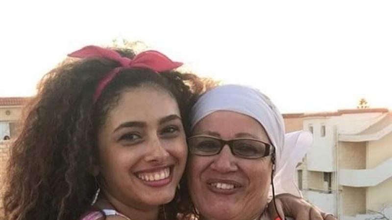 ريم أحمد ووالدها الراحلة