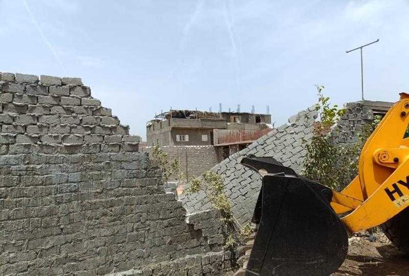 محافظ الإسكندرية : إزالة التعديات على الأراضي أملاك الدولة وإيقاف أعمال البناء المخالف بأحياء الثغر