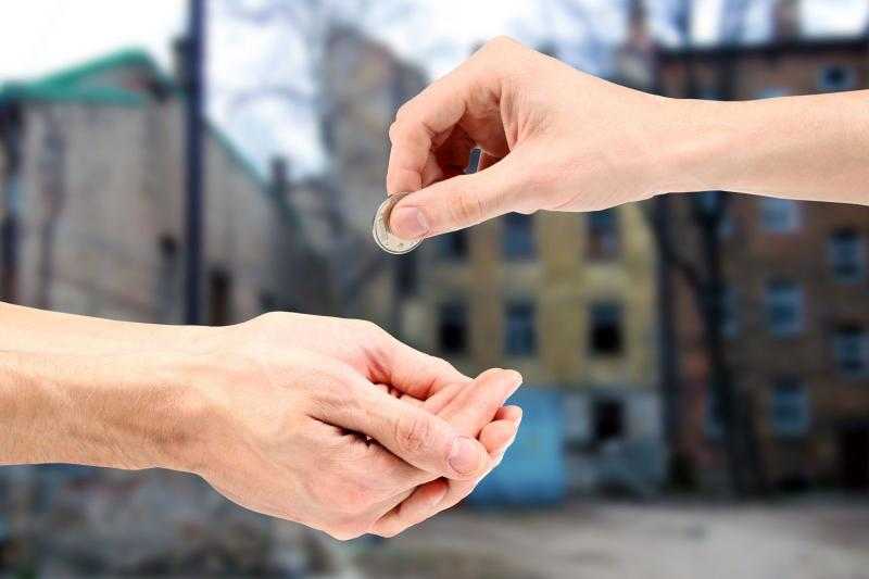 بالفيديو.. هل يجوز للزوجة التصدق بمال زوجها؟.. أمين الفتوى يجيب