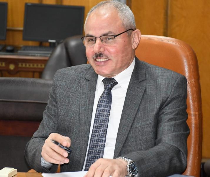 رئيس جامعة قناة السويس 