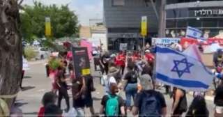 متظاهرون أمام منزل جانتس: إذا لم يكن هناك اتفاق مع حماس ارحلوا عن الحكومة