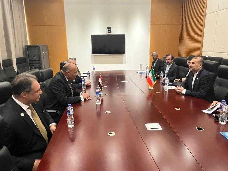 وزير الخارجية يبحث مع نظيره الإيراني سبل وقف الحرب على غزة