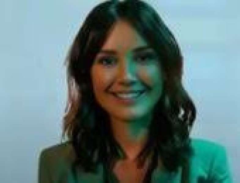 مذيعة الذكاء الاصطناعي 