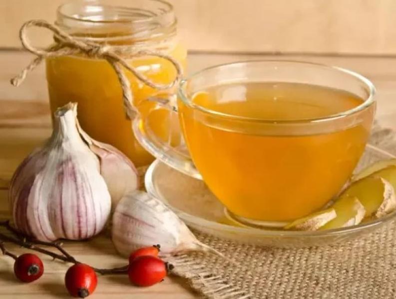 تقي من الجلطات والالتهابات.. خبير تغذية يكشف فوائد الثوم والكركم| فيديو