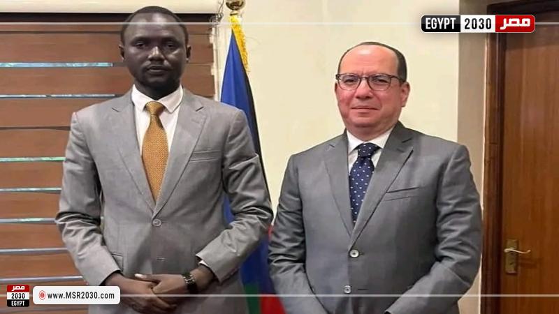السفير معتز مصطفى عبد القادر وبال ماي دينج وزير الموارد المائية والري بجمهورية جنوب السودان