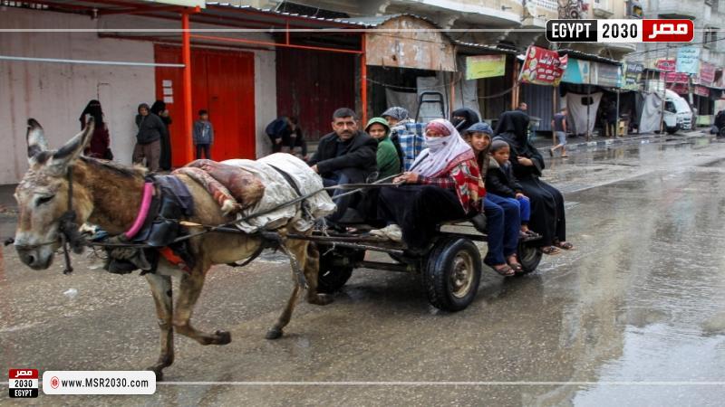 عائلة تغادر رفح قبل بدء العملية العسكرية