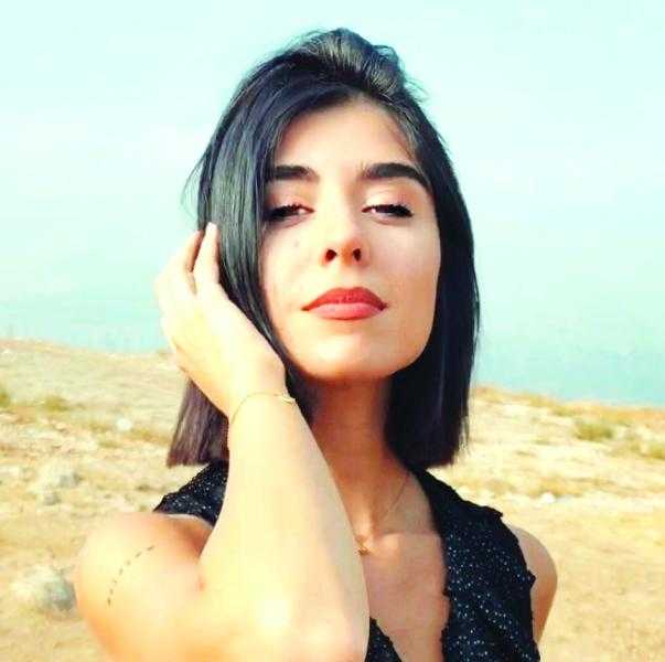 زينة مكي تدخل عالم الغناء