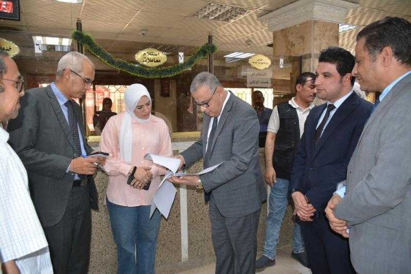 محافظ سوهاج يتفقد بدء إجراءات تلقي طلبات التصالح على مخالفات البناء بالمراكز التكنولوجية