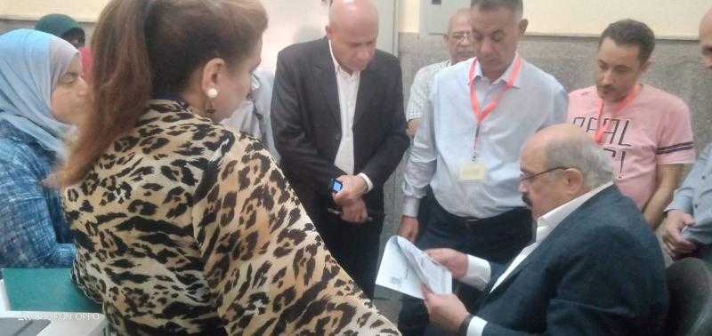 محافظ أسيوط يتابع استقبال طلبات التصالح في مخالفات البناء