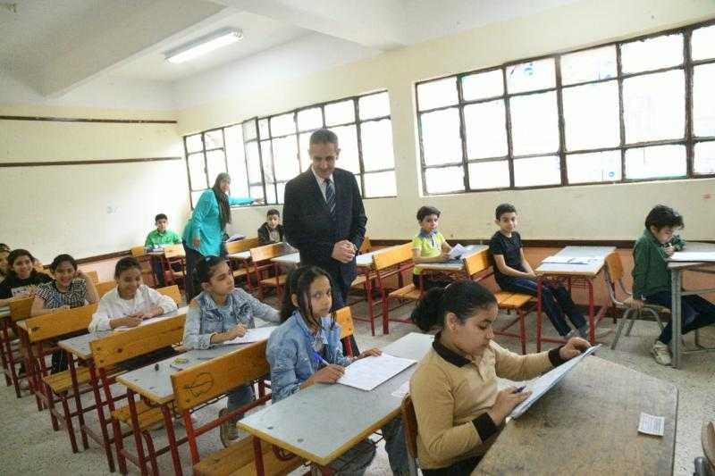 محافظ الغربية يتابع امتحانات النقل للفصل الدراسي الثاني للعام الدراسي 2023 / 2024 في طنطا